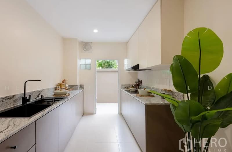 For Rent 5 Bedroom Detached House Near BTS Mochit Bangkok HRE01152, กรุงเทพ, จตุจักร, จตุจักร, กรุงเทพ, 375 ตร.ม., บ้านเดี่ยว ให้เช่า, โดย Hero Realtor Co., Ltd., 500463336 - DDproperty.com