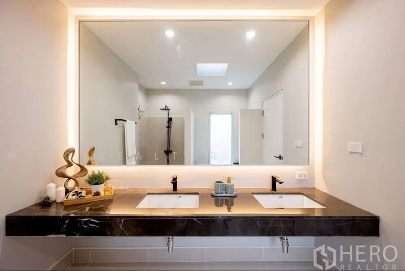 For Rent 5 Bedroom Detached House Near BTS Mochit Bangkok HRE01152, กรุงเทพ, จตุจักร, จตุจักร, กรุงเทพ, 375 ตร.ม., บ้านเดี่ยว ให้เช่า, โดย Hero Realtor Co., Ltd., 500463336 - DDproperty.com