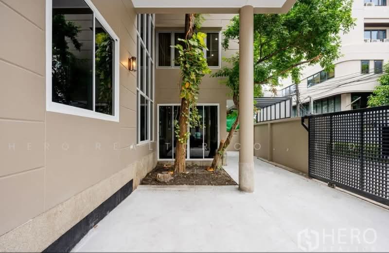 For Rent 5 Bedroom Detached House Near BTS Mochit Bangkok HRE01152, กรุงเทพ, จตุจักร, จตุจักร, กรุงเทพ, 375 ตร.ม., บ้านเดี่ยว ให้เช่า, โดย Hero Realtor Co., Ltd., 500463336 - DDproperty.com