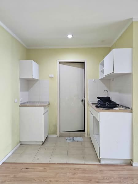 Lumpini Ville Sukhumvit 77-2, Bangkok, On Nut Rd, Suan Luang, Bangkok, 1 Bedroom, 30 sqm, Condo For Sale, by Veera Sawatrangsri, 500463415 - DDproperty.com