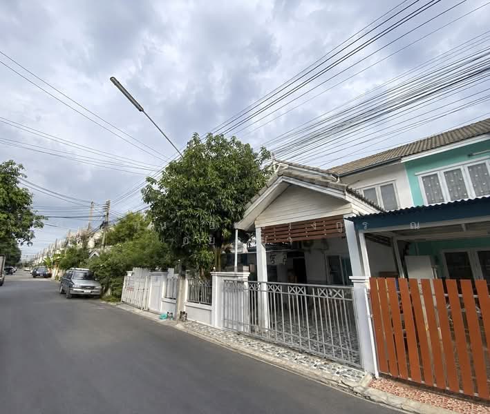 Fah Piyarom Phase 6, Pathum Thani, Bung Kham Proi, Lam Luk Ka, Pathum Thani, 3 Bedrooms, 108 sqm, Townhouse For Sale, by ภัทรนัน อิศรางกูร ณ อยุธยา, 500463474 - DDproperty.com
