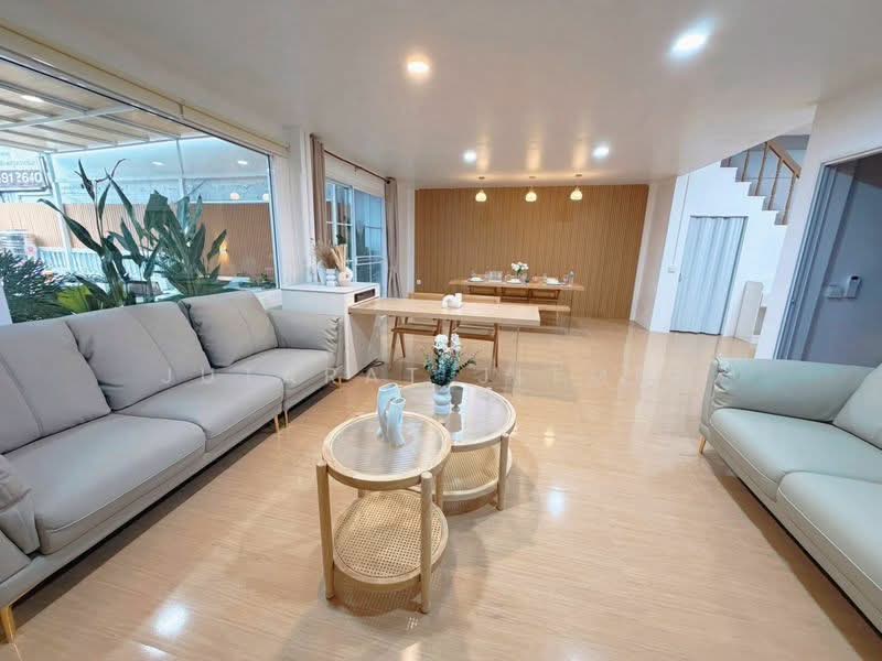 ทาวน์โฮม ซอย รัชดาภิเษก 18, Bangkok, Huai Khwang, Bangkok, 5 Bedrooms, 250 sqm, Townhouse For Rent, by Jutarat Jitmun, 500463567 - DDproperty.com