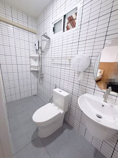 ทาวน์โฮม ซอย รัชดาภิเษก 18, Bangkok, Huai Khwang, Bangkok, 5 Bedrooms, 250 sqm, Townhouse For Rent, by Jutarat Jitmun, 500463567 - DDproperty.com