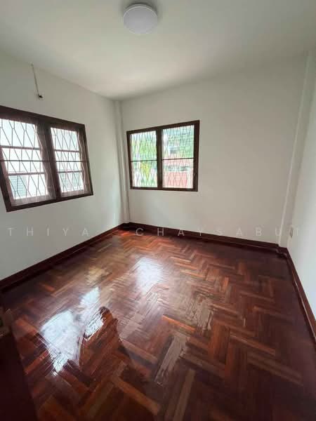 บ้าน4ห้องนอน จอดรถได้3คัน ห่างMRT1.2Km, Bangkok, Bang Khun Sri, Bangkok Noi, Bangkok, 4 Bedrooms, 250 sqm, Single Detached House For Rent, by Thiya Chaysabut, 500464057 - DDproperty.com