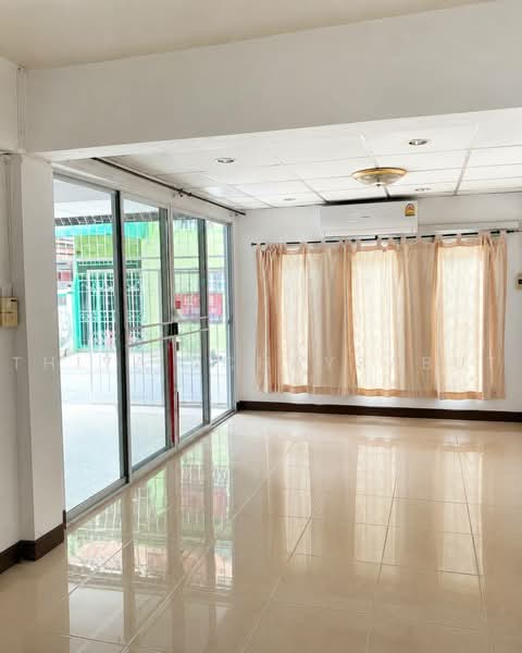 บ้านใกล้ MRTพระราม9 หลังฟอร์จูน, กรุงเทพ, ดินแดง, กรุงเทพ, 200 ตร.ม., ทาวน์เฮ้าส์ ให้เช่า, โดย Thiya Chaysabut, 500464111 - DDproperty.com