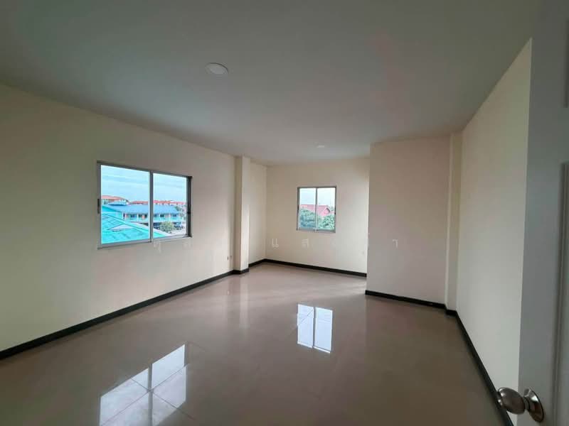 ให้เชาอาคารพาณิชย์ 3 ชั้น ชากกระปอก เครือสหพัฒน์ ศรีราชา, Chon Buri (Pattaya), Bueng, Si Racha, Chon Buri (Pattaya), , 160 sqm, Shophouse For Rent, by Dusit Saengfa, 500464140 - DDproperty.com