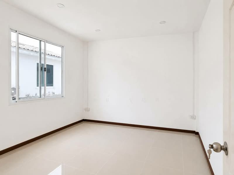 บ้านอยู่เจริญ 3 : Baan Yoo Charoen 3, Pathum Thani, พระองค์เจ้าสาย คลอง 4, Lat Sawai, Lam Luk Ka, Pathum Thani, 3 Bedrooms, 130 sqm, Townhouse For Sale, by กรกฤตย์ บุญสระ, 500464210 - DDproperty.com