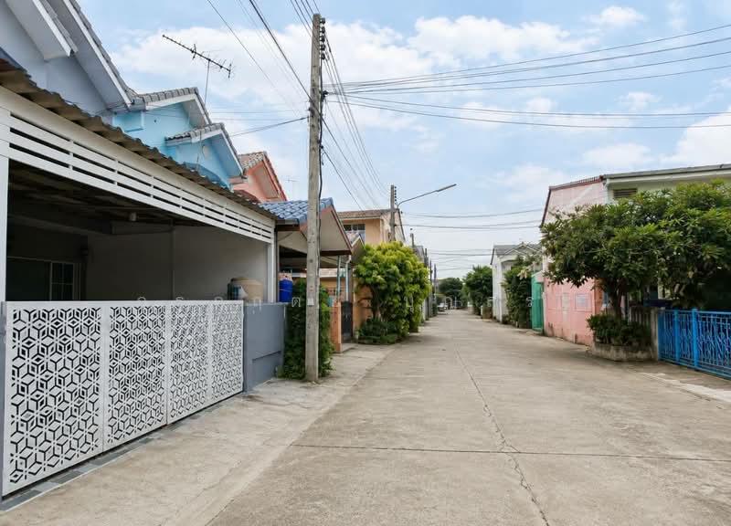 บ้านอยู่เจริญ 3 : Baan Yoo Charoen 3, ปทุมธานี, พระองค์เจ้าสาย คลอง 4, ลาดสวาย, ลำลูกกา, ปทุมธานี, 130 ตร.ม., ทาวน์เฮ้าส์ ขาย, โดย กรกฤตย์ บุญสระ, 500464210 - DDproperty.com