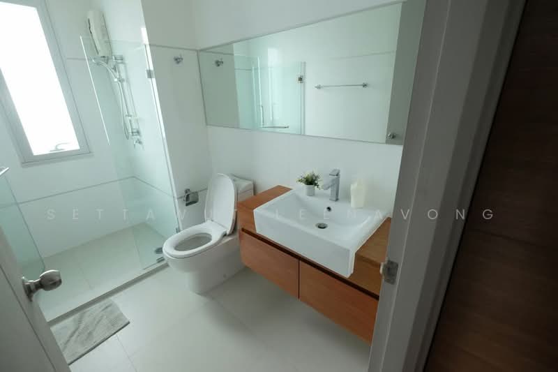 Thru Thonglor, Bangkok, Petchaburi Road, Bang Kapi, Huai Khwang, Bangkok, 2 Bedrooms, 62 sqm, Condo For Rent, by Settawut Leenavong, 500464224 - DDproperty.com