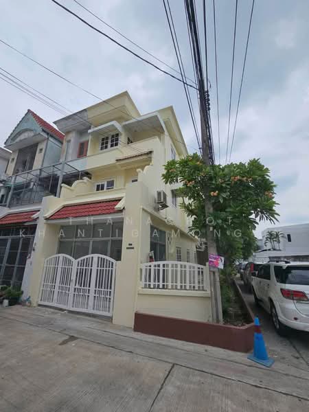 ทาวน์เฮ้าส์ 4-ห้องนอน, กรุงเทพ, ลาดพร้าว, กรุงเทพ, 325 ตร.ม., ทาวน์เฮ้าส์ ให้เช่า, โดย Thanachot Khantigamongun, 500464225 - DDproperty.com
