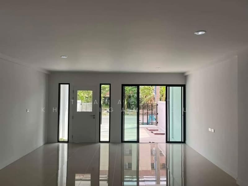Deco @ Bearing, Bangkok, Soi Sukhumvit 70/5, Sukhumvit Road, Bang Na, Bangkok, 2 Bedrooms, 200 sqm, Townhouse For Sale, by Thanachot Khantigamongun, 500464260 - DDproperty.com