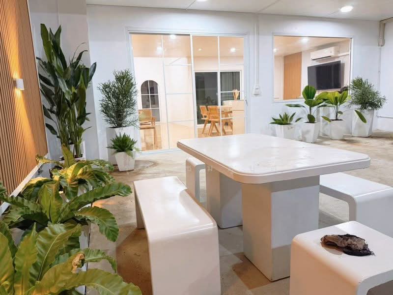 รัชดา 18, Bangkok, Samsen Nok, Huai Khwang, Bangkok, 5 Bedrooms, 250 sqm, Townhouse For Rent, by การุณ ชมภูบุตร, 500464267 - DDproperty.com