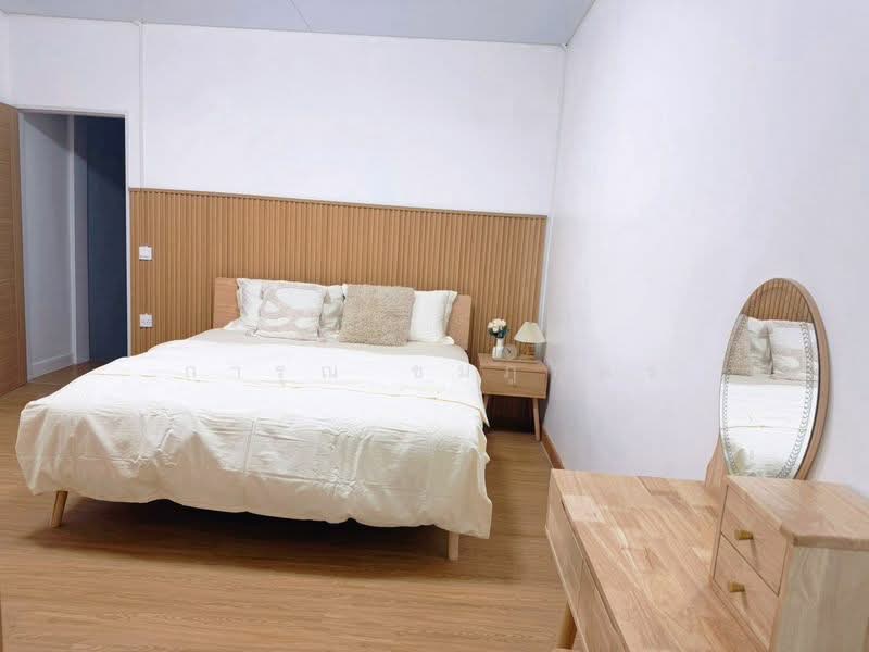 รัชดา 18, Bangkok, Samsen Nok, Huai Khwang, Bangkok, 5 Bedrooms, 250 sqm, Townhouse For Rent, by การุณ ชมภูบุตร, 500464267 - DDproperty.com