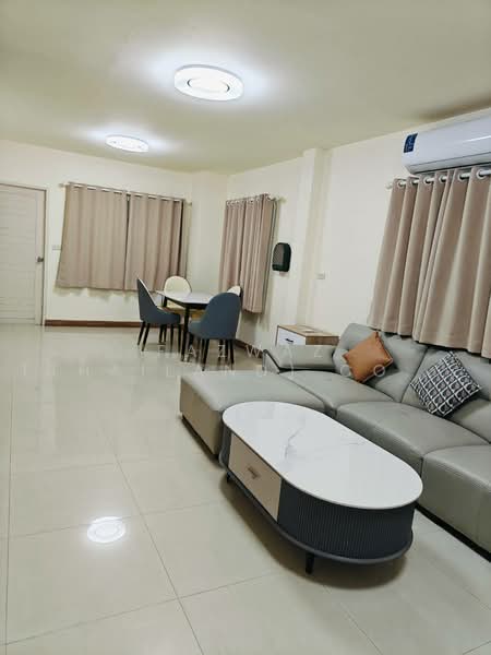 ขายทาวน์โฮม 3 ห้องนอน สวนหลวง ร.9 รีโนเวทใหม่ พร้อมผู้เช่า ROI 5%, กรุงเทพ, ประเวศ, กรุงเทพ, 135 ตร.ม., ทาวน์เฮ้าส์ ขาย, โดย Fazwaz (Thailand) Co., Ltd., 500464272 - DDproperty.com