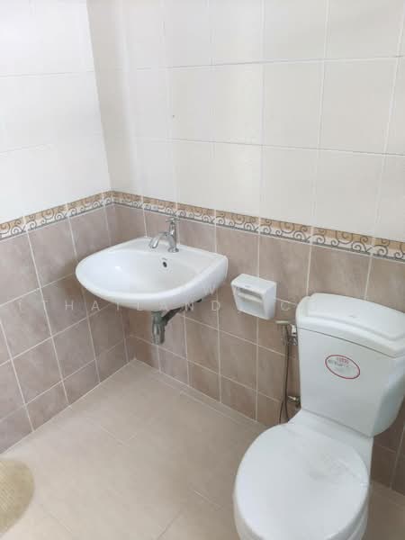 Renovated 3BR Townhouse Near Rama IX Park with Tenant and 5% ROI for Sale, Bangkok, Prawet, Bangkok, 3 Bedrooms, 135 sqm, Townhouse For Sale, by Fazwaz (Thailand) Co., Ltd., 500464272 - DDproperty.com