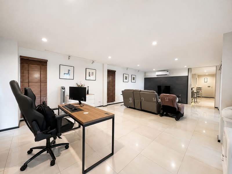 Noble Tara Pattanakarn, Bangkok, 2046 Pattanakarn Road, Suan Luang, Bangkok, 3 Bedrooms, 400 sqm, Single Detached House For Sale, by ณัฐยา ศิริฐานนท์, 500464283 - DDproperty.com