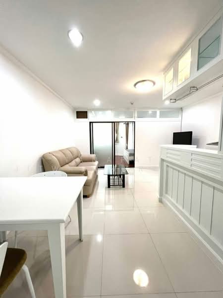 Supalai Place Sukhumvit 39, Bangkok, 175-179 Soi Sukhumvit 39 Sukhumvit Road, Khlong Tan Nua, Watthana, Bangkok, 1 Bedroom, 50 sqm, Condo For Rent, by Tanapat Jitwatcharakomol, 500464582 - DDproperty.com