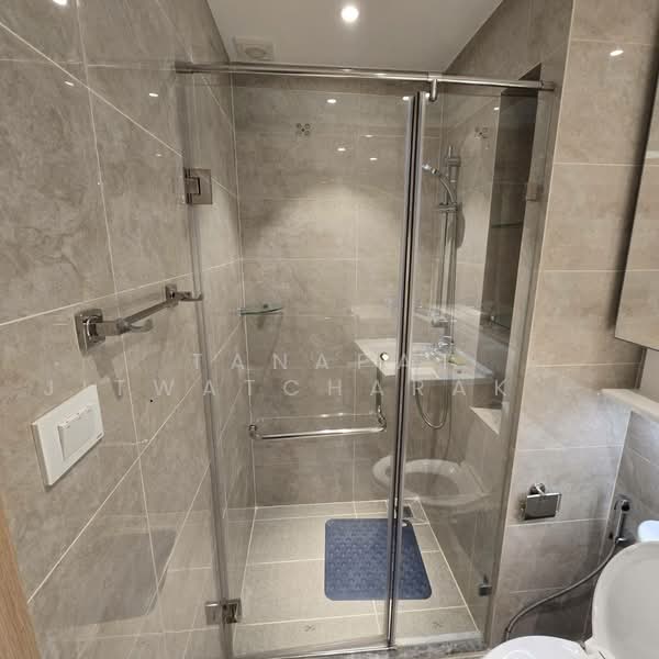 Regal Sathon-Naradhiwas, Bangkok, Naradhiwas Rajanagarindra Road, Thung Maha Mek, Sathon, Bangkok, 1 Bedroom, 33 sqm, Condo For Rent, by Tanapat Jitwatcharakomol, 500464609 - DDproperty.com