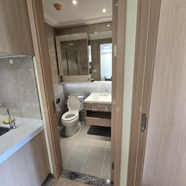 Regal Sathon-Naradhiwas, Bangkok, Naradhiwas Rajanagarindra Road, Thung Maha Mek, Sathon, Bangkok, 1 Bedroom, 33 sqm, Condo For Rent, by Tanapat Jitwatcharakomol, 500464609 - DDproperty.com