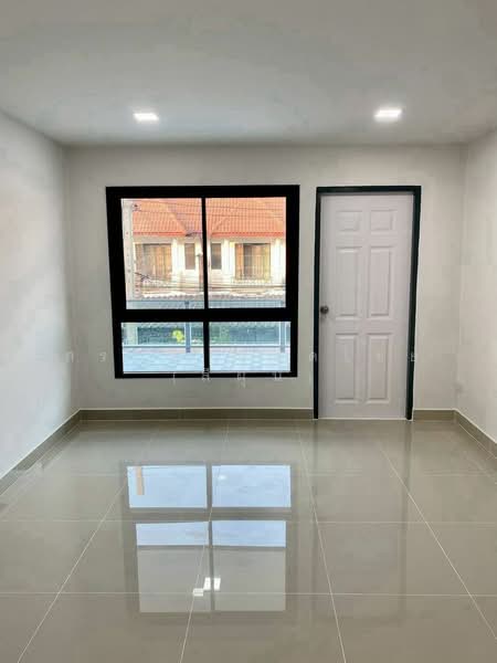 Baan Buathong 4, Nonthaburi, Ban Kluay-Sai Noi Road, Phimonrat, Bang Bua Thong, Nonthaburi, 2 Bedrooms, 70 sqm, Townhouse For Sale, by สรภพ ยอดไชย (สีฝุ่น), 500464755 - DDproperty.com