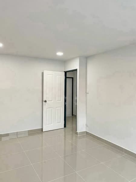 Baan Buathong 4, Nonthaburi, Ban Kluay-Sai Noi Road, Phimonrat, Bang Bua Thong, Nonthaburi, 2 Bedrooms, 70 sqm, Townhouse For Sale, by สรภพ ยอดไชย (สีฝุ่น), 500464755 - DDproperty.com