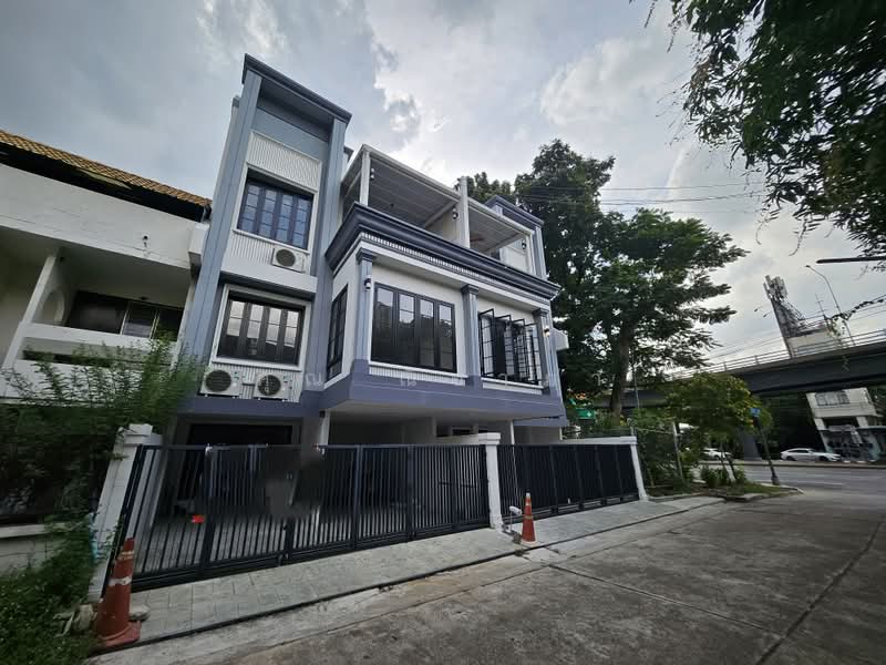 Townhouse for Sale in Phatthanakan 12, 23 sq.wah, 215 sq.m, 4 Bedrooms, Newly Renovated, Bangkok, Suan Luang, Bangkok, 4 Bedrooms, 215 sqm, Townhouse For Sale, by คุณ ณิชาภา, 500464785 - DDproperty.com
