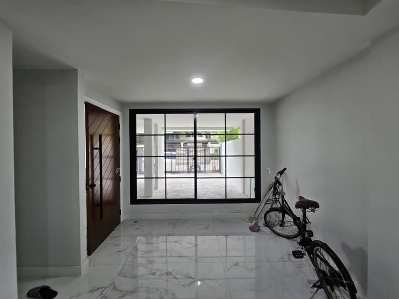 Townhouse for Sale in Phatthanakan 12, 23 sq.wah, 215 sq.m, 4 Bedrooms, Newly Renovated, Bangkok, Suan Luang, Bangkok, 4 Bedrooms, 215 sqm, Townhouse For Sale, by คุณ ณิชาภา, 500464785 - DDproperty.com