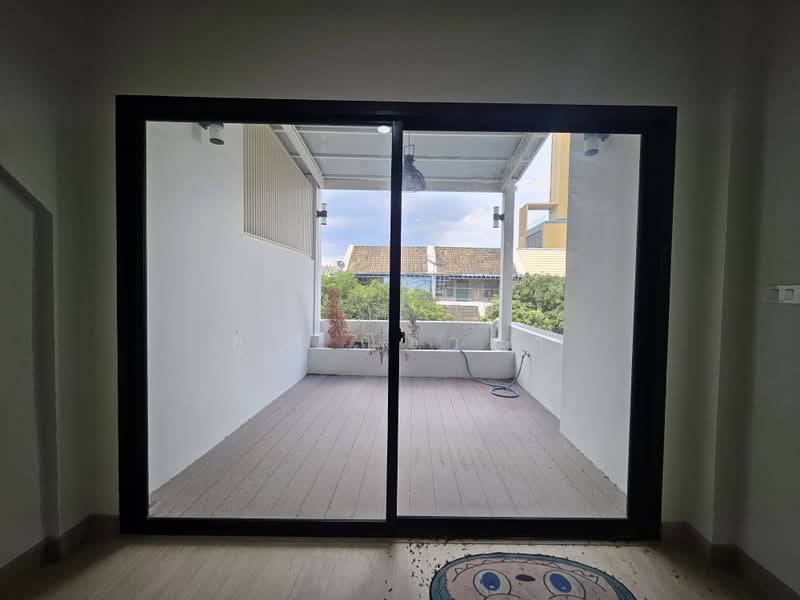 Townhouse for Sale in Phatthanakan 12, 23 sq.wah, 215 sq.m, 4 Bedrooms, Newly Renovated, Bangkok, Suan Luang, Bangkok, 4 Bedrooms, 215 sqm, Townhouse For Sale, by คุณ ณิชาภา, 500464785 - DDproperty.com
