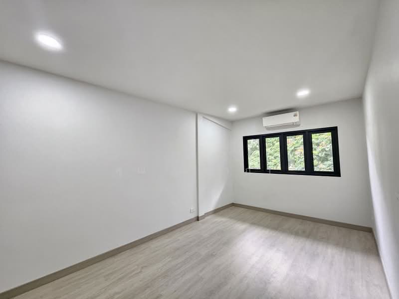 Townhouse for Sale in Phatthanakan 12, 23 sq.wah, 215 sq.m, 4 Bedrooms, Newly Renovated, Bangkok, Suan Luang, Bangkok, 4 Bedrooms, 215 sqm, Townhouse For Sale, by คุณ ณิชาภา, 500464785 - DDproperty.com