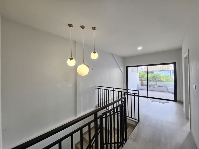 Townhouse for Sale in Phatthanakan 12, 23 sq.wah, 215 sq.m, 4 Bedrooms, Newly Renovated, Bangkok, Suan Luang, Bangkok, 4 Bedrooms, 215 sqm, Townhouse For Sale, by คุณ ณิชาภา, 500464785 - DDproperty.com