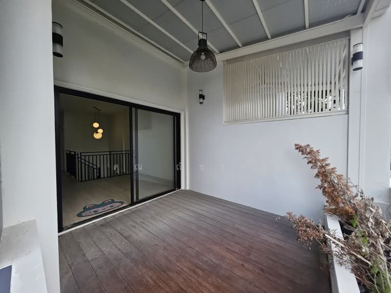 Townhouse for Sale in Phatthanakan 12, 23 sq.wah, 215 sq.m, 4 Bedrooms, Newly Renovated, Bangkok, Suan Luang, Bangkok, 4 Bedrooms, 215 sqm, Townhouse For Sale, by คุณ ณิชาภา, 500464785 - DDproperty.com