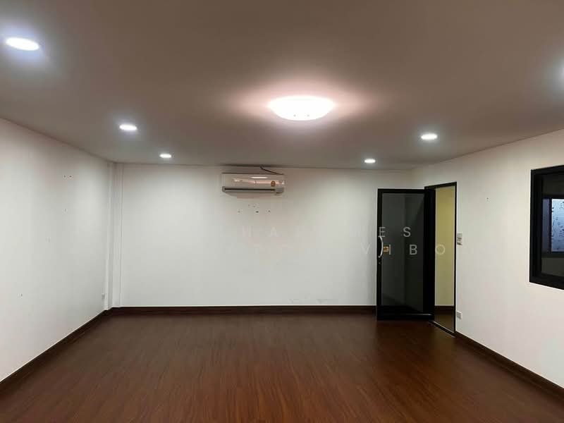 2-BR Townhouse, Bangkok, Lat Phrao, Bangkok, 2 Bedrooms, 260 sqm, Townhouse For Rent, by Patcharames Pattharapornviboon, 500464823 - DDproperty.com