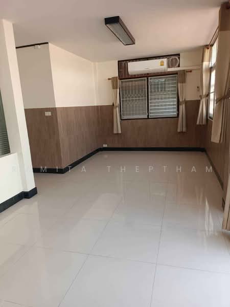 3-BR House, Bangkok, Khlong Chan, Bang Kapi, Bangkok, 3 Bedrooms, 204 sqm, Single Detached House For Rent, by Ramita Theptham, 500464854 - DDproperty.com
