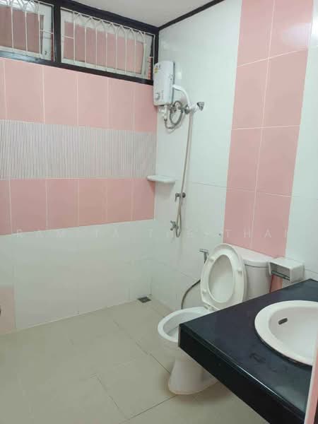 3-BR House, Bangkok, Khlong Chan, Bang Kapi, Bangkok, 3 Bedrooms, 204 sqm, Single Detached House For Rent, by Ramita Theptham, 500464854 - DDproperty.com