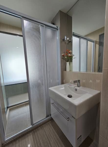Life Ratchadapisek, Bangkok, 279 Ratchadapisaek Road, Huai Khwang, Bangkok, 2 Bedrooms, 65 sqm, Condo For Rent, by Ramita Theptham, 500464861 - DDproperty.com