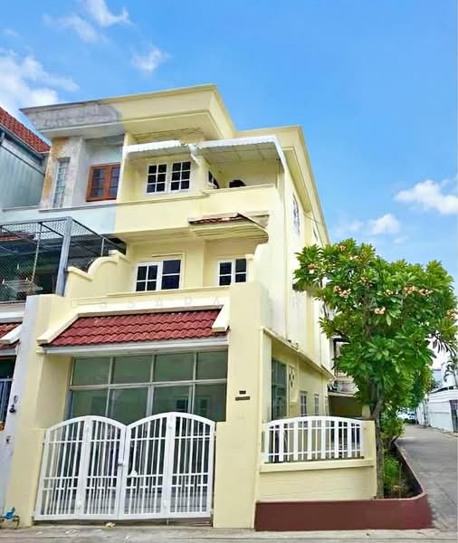 ทาวน์เฮ้าส์ 4-ห้องนอน, กรุงเทพ, ลาดพร้าว, กรุงเทพ, 325 ตร.ม., ทาวน์เฮ้าส์ ขาย, โดย Bussara Sri-At, 500464948 - DDproperty.com