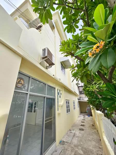 4-BR Townhouse, Bangkok, Lat Phrao, Bangkok, 4 Bedrooms, 325 sqm, Townhouse For Sale, by Bussara Sri-At, 500464948 - DDproperty.com