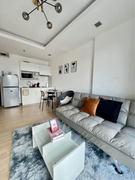 Thru Thonglor, Bangkok, Petchaburi Road, Bang Kapi, Huai Khwang, Bangkok, 1 Bedroom, 37 sqm, Condo For Rent, by Ramita Theptham, 500464983 - DDproperty.com