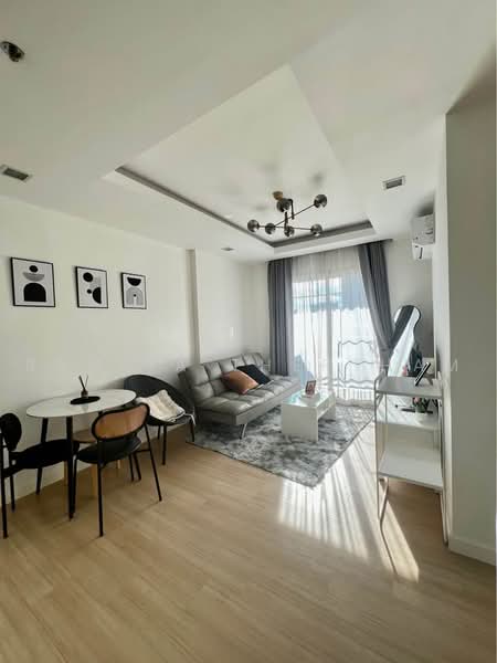 Thru Thonglor, Bangkok, Petchaburi Road, Bang Kapi, Huai Khwang, Bangkok, 1 Bedroom, 37 sqm, Condo For Rent, by Ramita Theptham, 500464983 - DDproperty.com