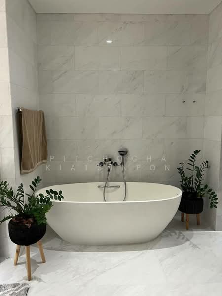 The Residences at Sindhorn Kempinski : เดอะ เรสซิเดนซ์ แอท สินธร เคมปินสกี้, กรุงเทพ, 88 ซอยต้นสน ถนน สารสิน, ลุมพินี, ปทุมวัน, กรุงเทพ, 85 ตร.ม., คอนโด ขาย, โดย Pitchocha Kiatsinpon, 500464994 - DDproperty.com