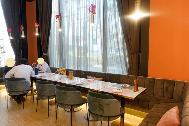 Retail Space for Rent, including a mezzanine and seating area. Semi-Outdoor Space, Kronos Building (, Bangkok, สาทรเหนือ, Silom, Bang Rak, Bangkok, , 112 sqm, Retail Space For Rent, by Khun Poon, 500465134 - DDproperty.com
