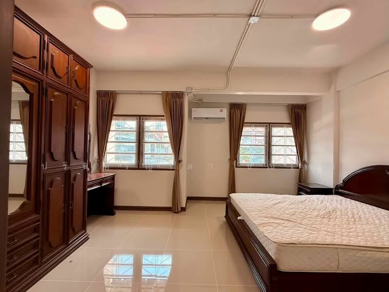 Townhouse Sutthisan – Inthamara, Bangkok, ถนนสุทธิสารวินิจฉัย, Samsen Nai, Phaya Thai, Bangkok, 4 Bedrooms, 190 sqm, Townhouse For Rent, by ปรินทร์ญาดา ชิณโชติ, 500465161 - DDproperty.com
