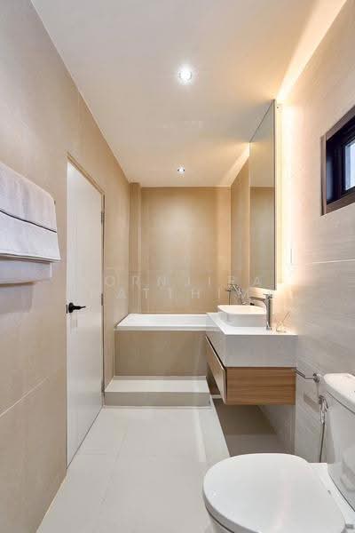 Contemporary Modern Style House in San Phak Wan, Chiang Mai, Chiang Mai, San Phak Wan, Hang Dong, Chiang Mai, 4 Bedrooms, 220 sqm, Single Detached House For Sale, by Aornjira Khatthima, 500465167 - DDproperty.com