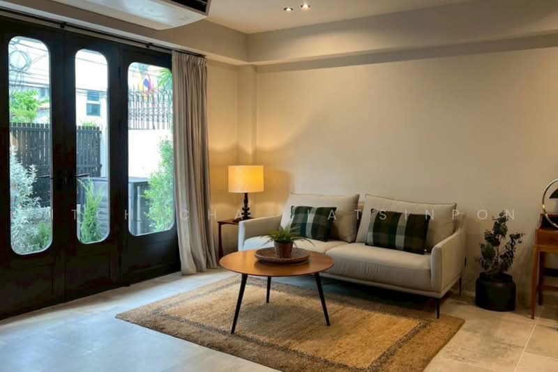 2-BR Townhouse, Bangkok, Phra Kanong Nua, Watthana, Bangkok, 2 Bedrooms, 325 sqm, Townhouse For Sale, by Pitchocha Kiatsinpon, 500465170 - DDproperty.com
