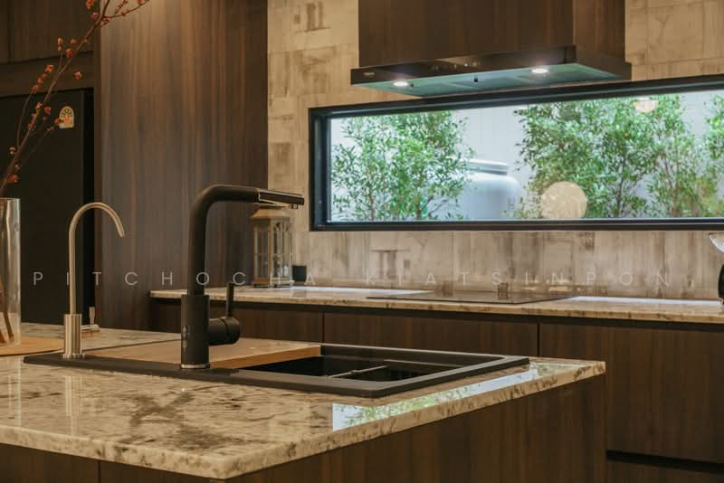 2-BR Townhouse, Bangkok, Phra Kanong Nua, Watthana, Bangkok, 2 Bedrooms, 325 sqm, Townhouse For Sale, by Pitchocha Kiatsinpon, 500465170 - DDproperty.com