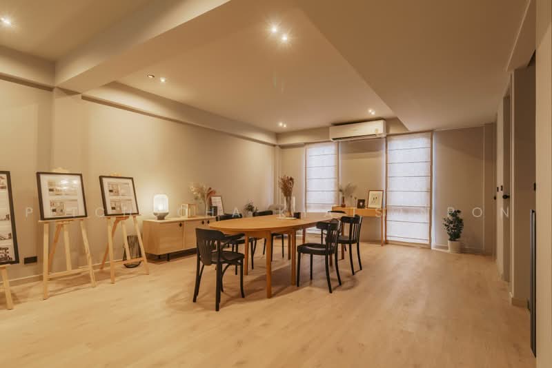 2-BR Townhouse, Bangkok, Phra Kanong Nua, Watthana, Bangkok, 2 Bedrooms, 325 sqm, Townhouse For Sale, by Pitchocha Kiatsinpon, 500465170 - DDproperty.com