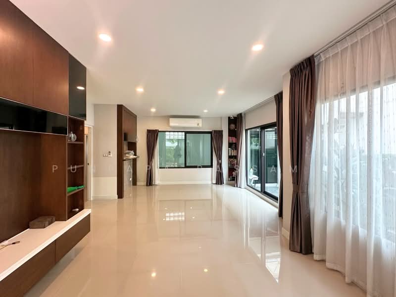 Centro Bangna Km.7, Samut Prakan, Buanakarin Road, Bang Kaeo, Bang Plee, Samut Prakan, 4 Bedrooms, 195 sqm, Single Detached House For Sale, by Punpapa Rassamee, 500465220 - DDproperty.com