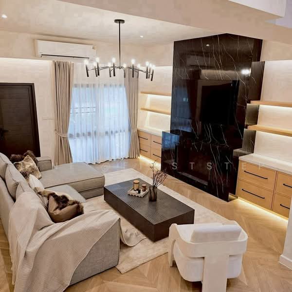 Regent 71 Place, Bangkok, Phra Kanong Nua, Watthana, Bangkok, 5 Bedrooms, 350 sqm, Townhouse For Rent, by LINE @firststep, 500465343 - DDproperty.com