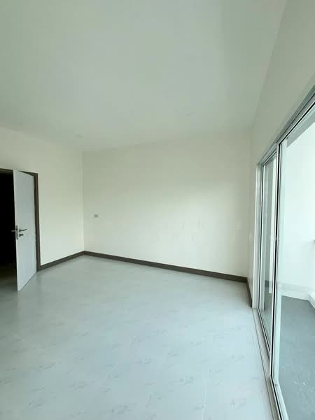 2-BR Semi-detached House, Bangkok, Min Buri, Min Buri, Bangkok, 2 Bedrooms, 93 sqm, Semi-Detached House (Twin House) For Sale, by Suthasinee Chenchopching, 500465503 - DDproperty.com