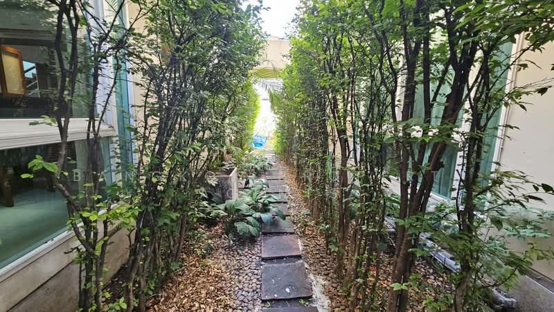 House in Ekkamai, Bangkok, Khlong Tan Nua, Watthana, Bangkok, 4 Bedrooms, 300 sqm, Single Detached House For Rent, by BANGKOK PROPERTY AGENTS, 500465506 - DDproperty.com